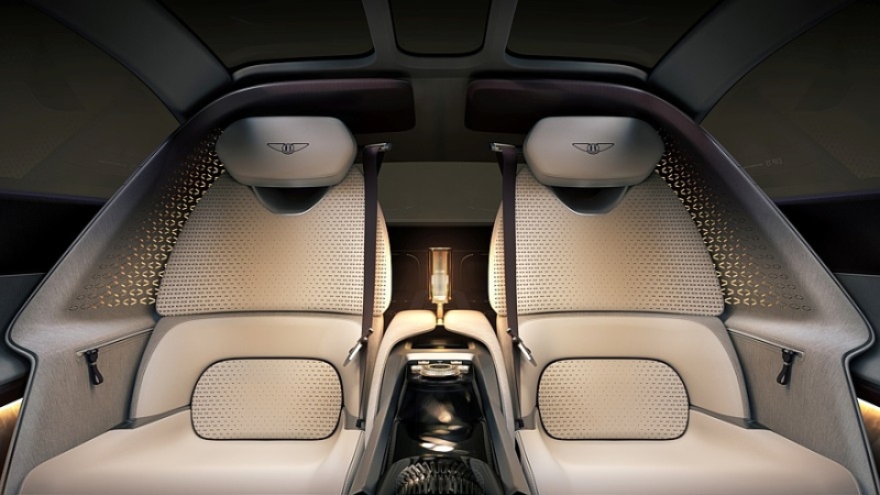 Программный концепт Bentley EXP 15: асимметричное кросс-купе без круглых фар